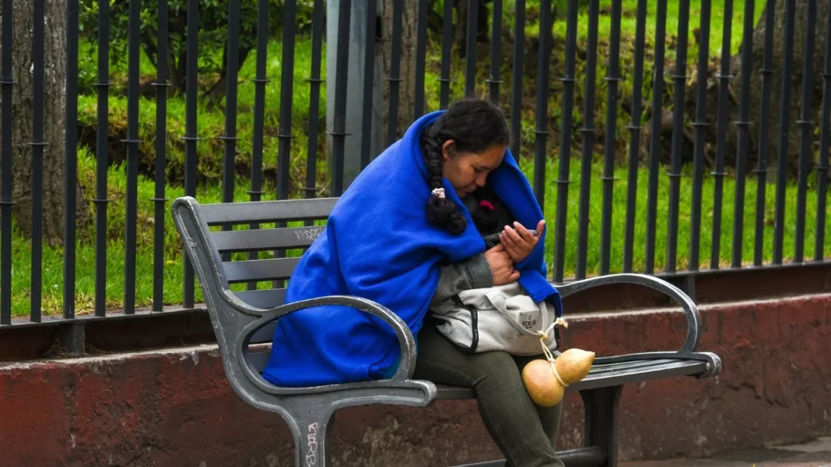 Prestar esencial atención a niños, adultos mayores y personas enfermas, ya que son los sectores más vulnerables ante las bajas temperaturas