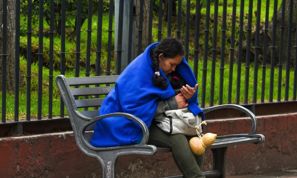 Prestar esencial atención a niños, adultos mayores y personas enfermas, ya que son los sectores más vulnerables ante las bajas temperaturas