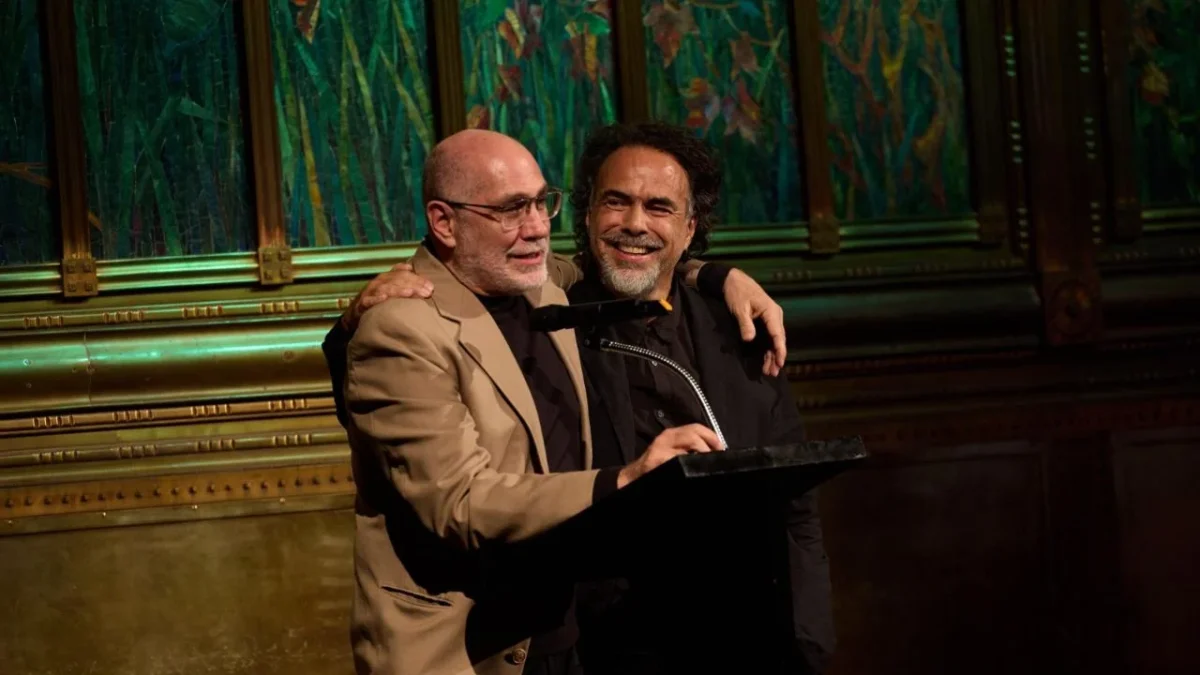 En aniversario 25 de 'Amores Perros', Iñárritu y Guillermo Arriaga se reconcilian en Bellas Artes