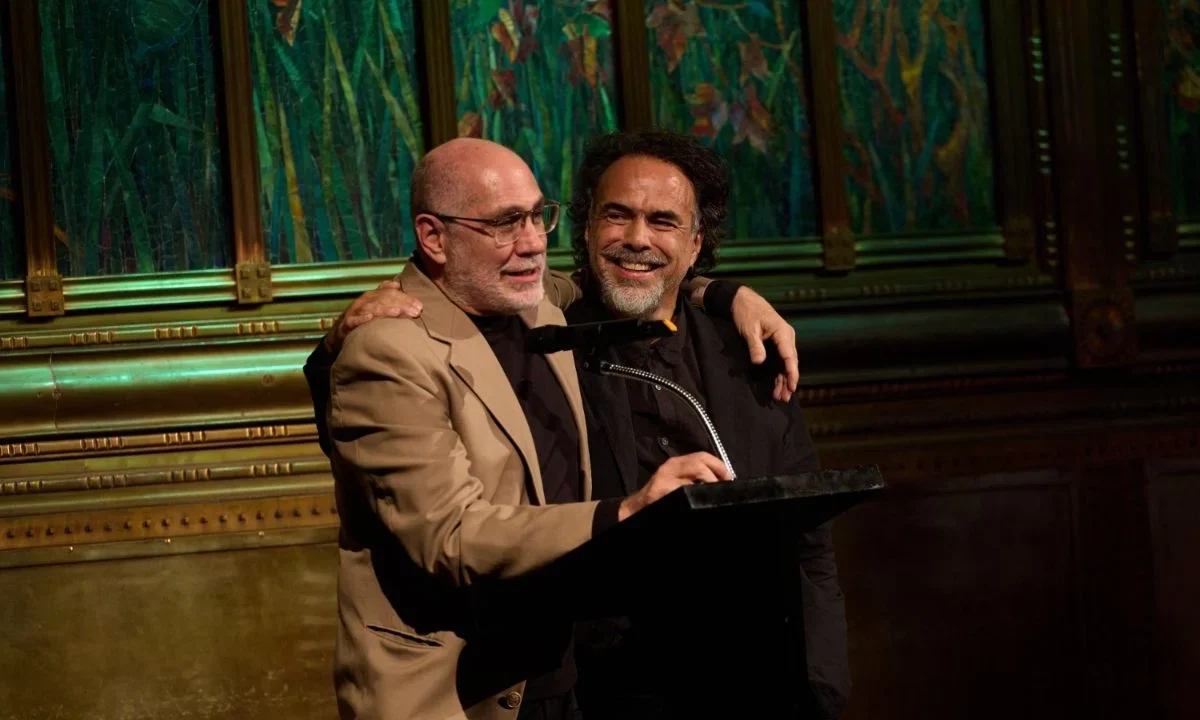 En aniversario 25 de 'Amores Perros', Iñárritu y Guillermo Arriaga se reconcilian en Bellas Artes