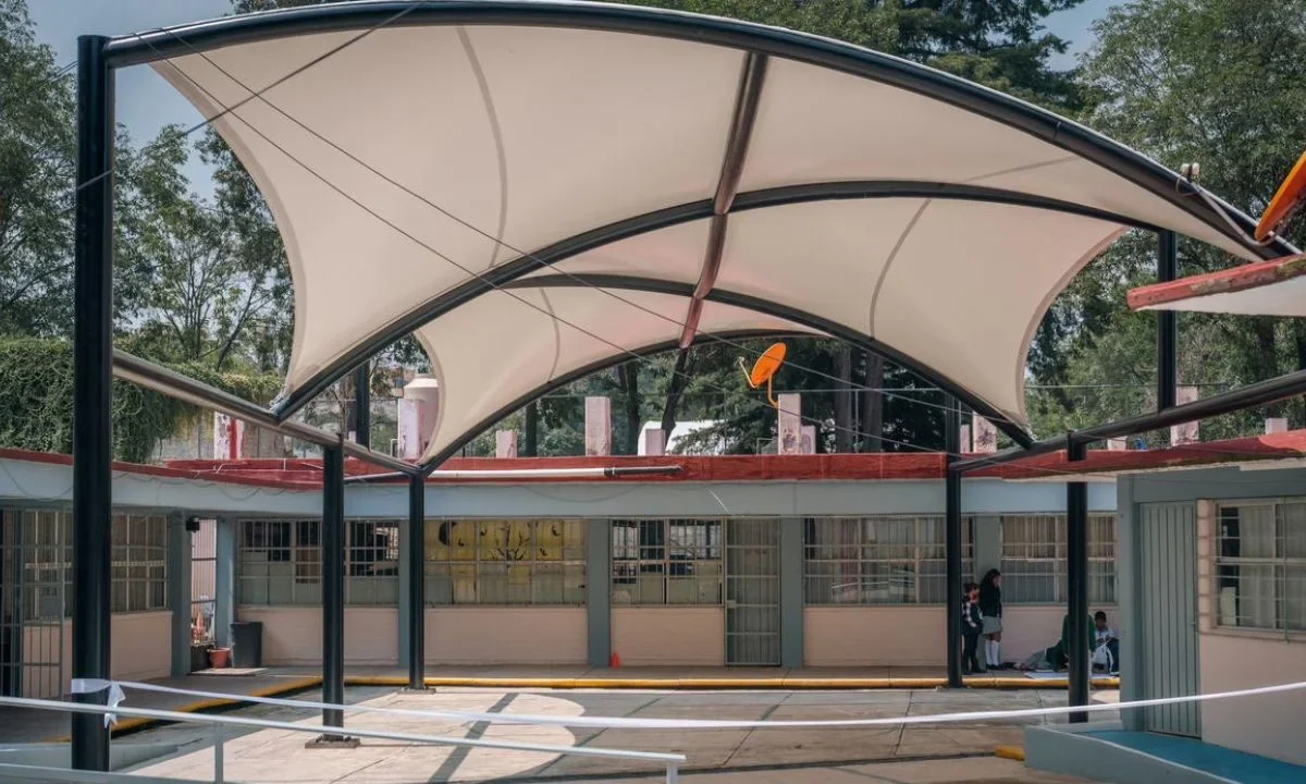 Gaby Osorio inaugura arcotecho en Telesecundaria 101 y cumple con demandas estudiantiles