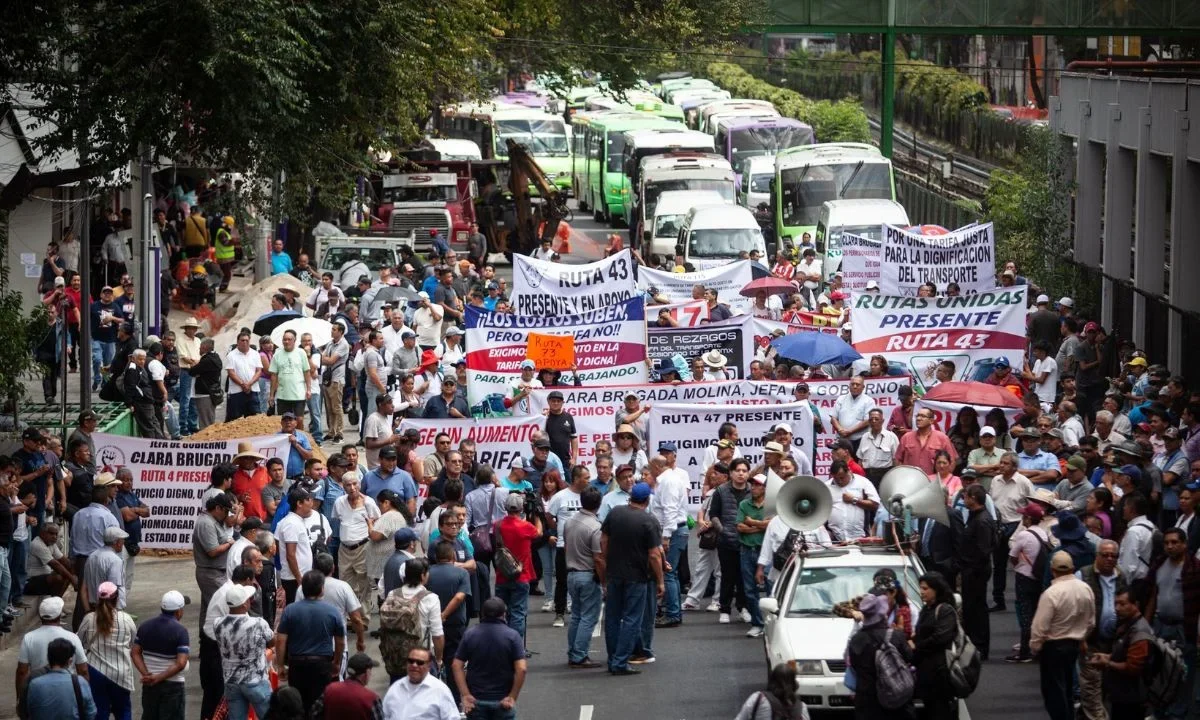 La mandataria capitalina reconoció que hay un reclamo de usuarios acerca de los mejores servicios que se requieren y también transportistas, que reclama aumentos de tarifa.