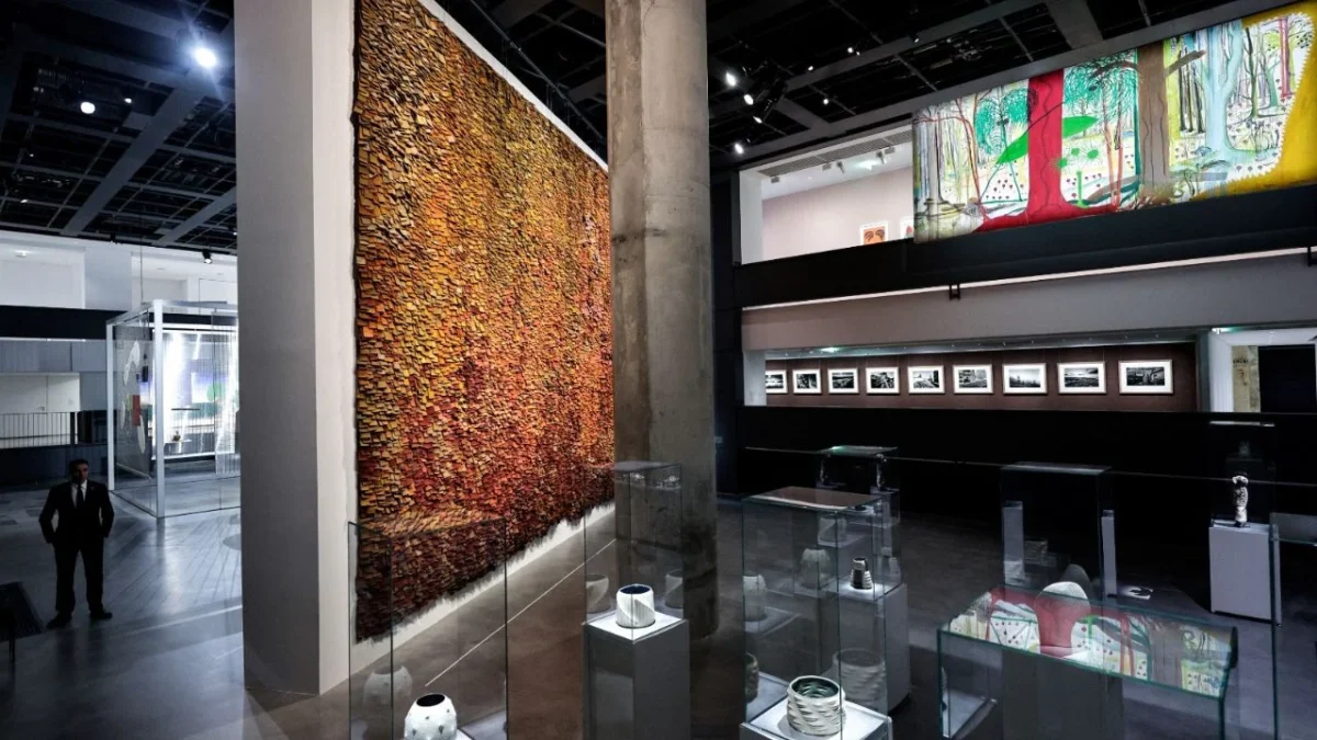 La Fundación Cartier, financiada por la marca de joyas de lujo busca aprovechar la marea de visitantes que acuden al Louvre