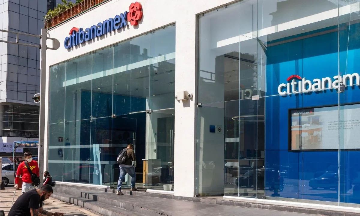 Larrea pierde 190.3 mmdp tras la oferta por Banamex