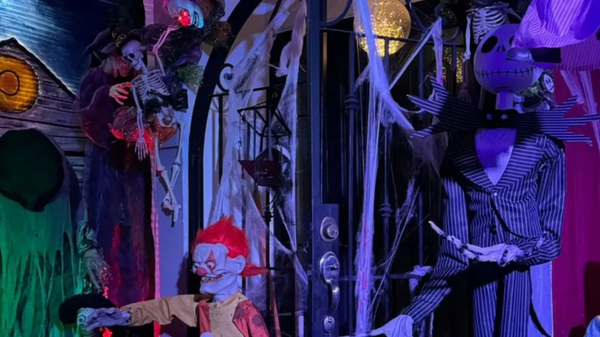 Monterrey se prepara para Halloween con decoraciones monumentales