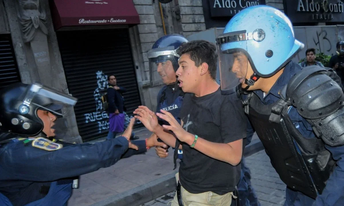Mujer policía continúa en terapia intensiva tras marcha del 2 de octubre: SSC