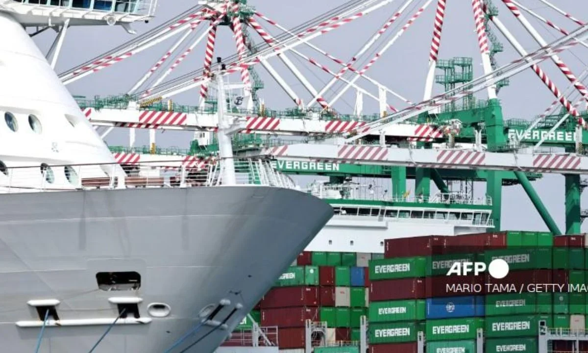 la OMC había estimado que la caída del comercio mundial de mercancías podría alcanzar hasta un 1.5% en volumen en 2025