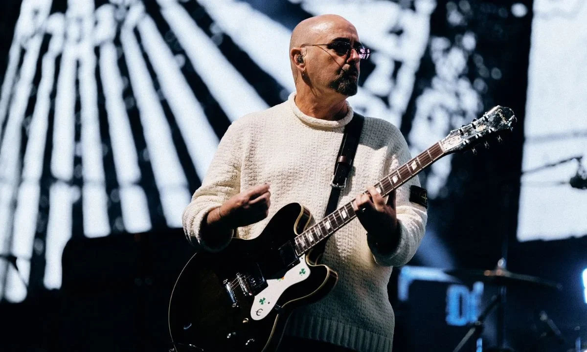 Se confirma que el regreso a los escenarios de Arthurs, guitarrista de Oasis, está programado para noviembre