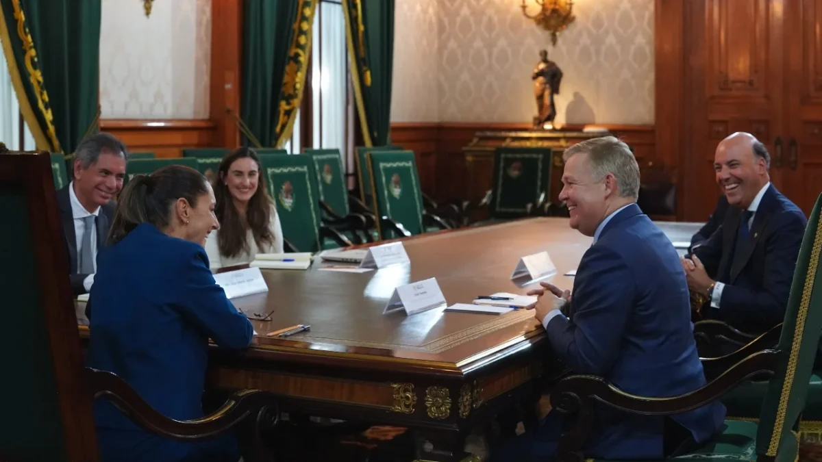 La presidenta Claudia Sheinbaum y Scott Thomson, presidente de Scotiabank, se reúnen en Palacio Nacional.