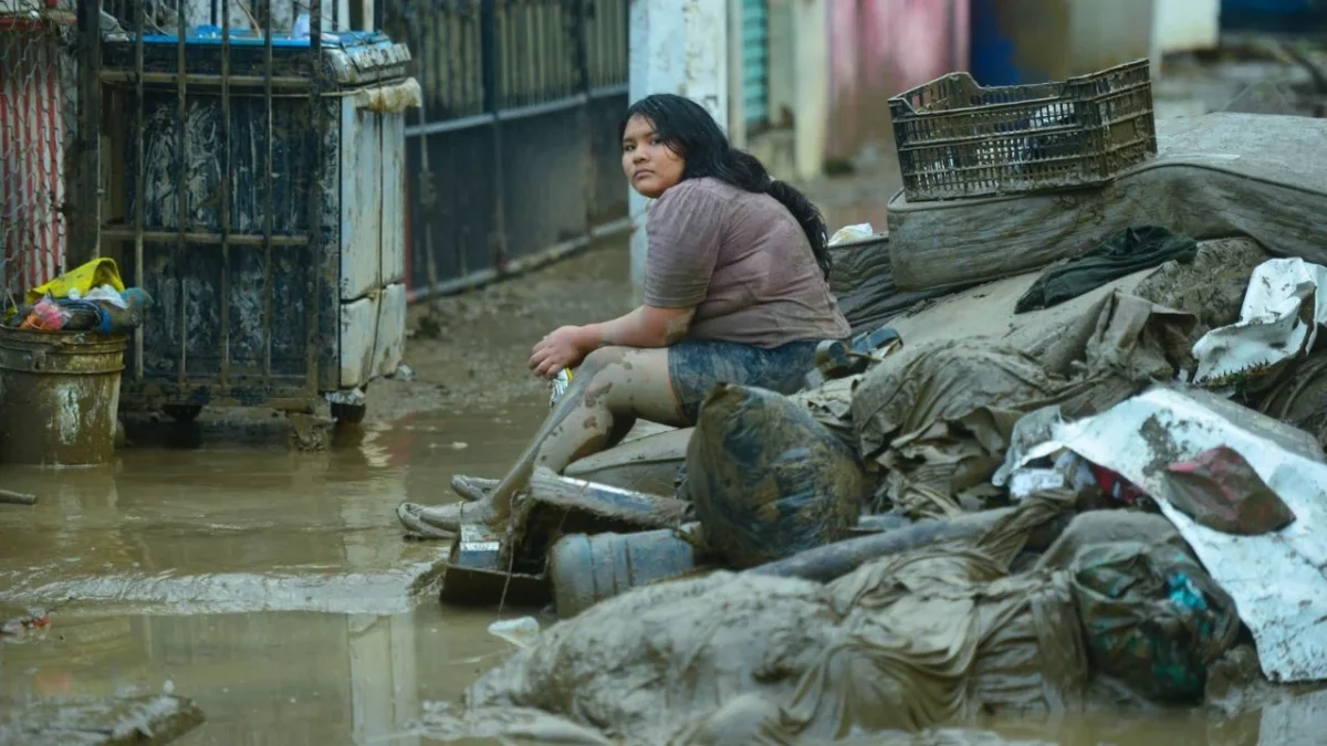 En el municipio de Álamo Temapache, cientos de familias continúan viviendo entre el lodo y los escombros tras las fuertes lluvias que provocaron severas inundaciones