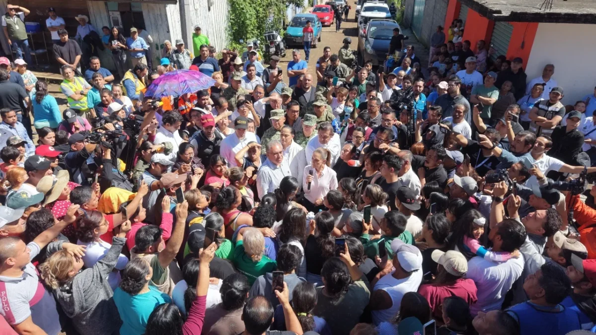 La presidenta Claudia Sheinbaum y la gobernadora Rocío Nahle visitaron zonas afectadas en Poza Rica, Veracruz, para atender a damnificados.