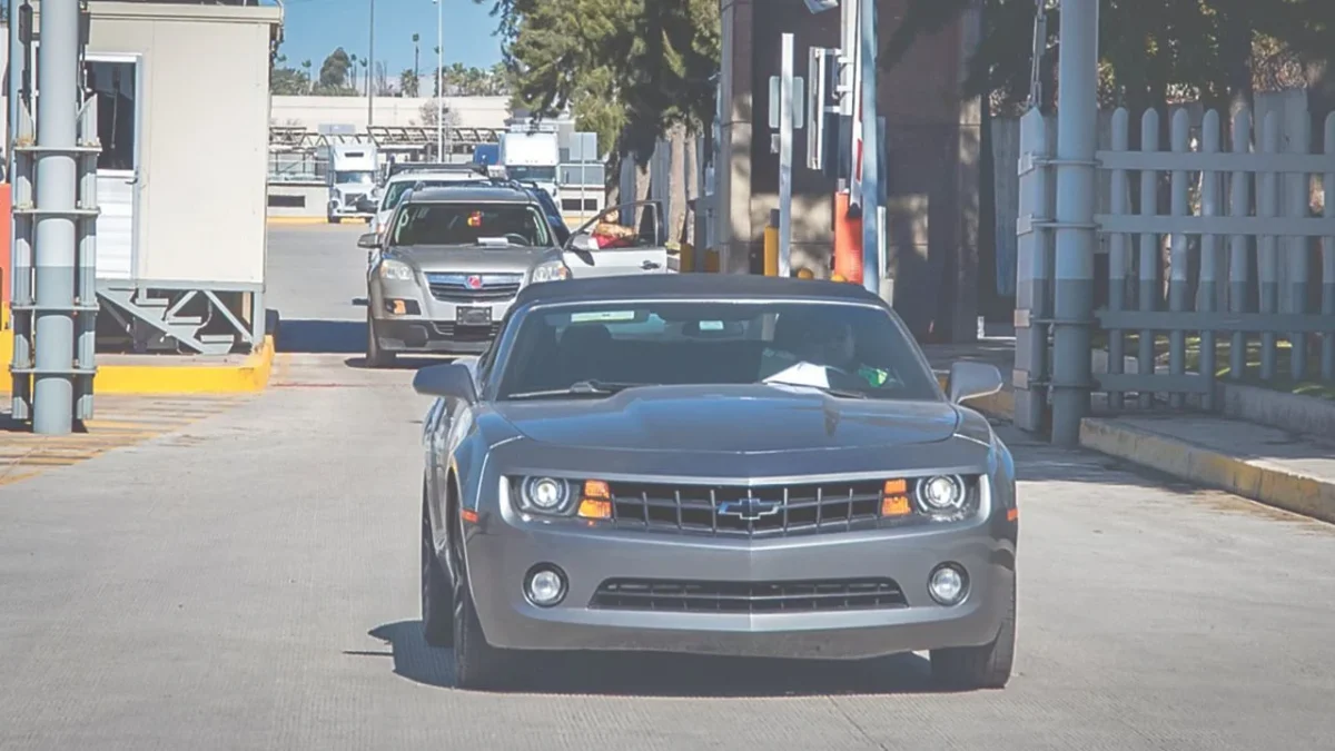 A México, llegan 3 mmdp ilícitos con 'autos chocolate'
