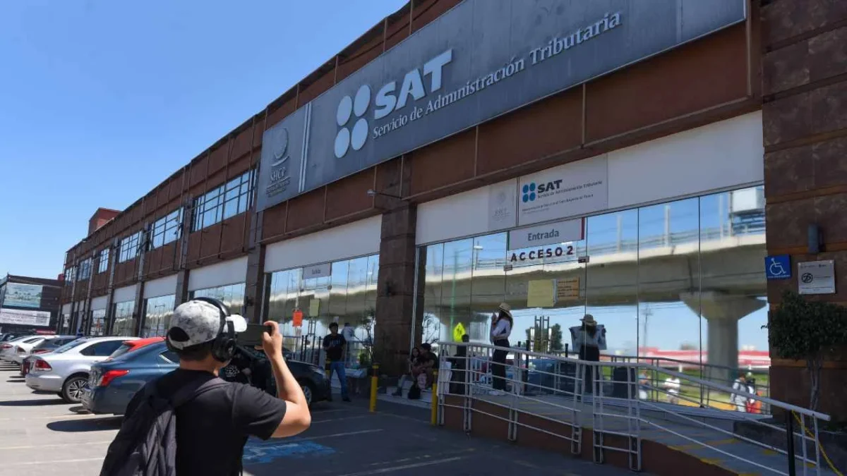 El SAT destacó que a pesar de la manifestación de este martes, se da servicio de manera normal en 155 oficinas.