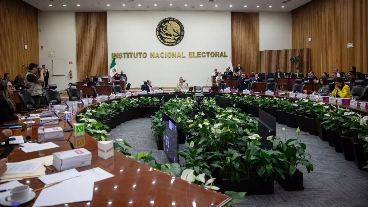 Tres de los miembros del Consejo General del INE son denunciados por sufragar contra la consulta de revocación de mandato de AMLO.
