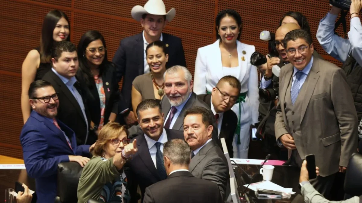 Adán Augusto López, Ignacio Mier y Alejandro Murat no prestaron atención a la comparecencia de Harfuch en el Pleno del Senado.