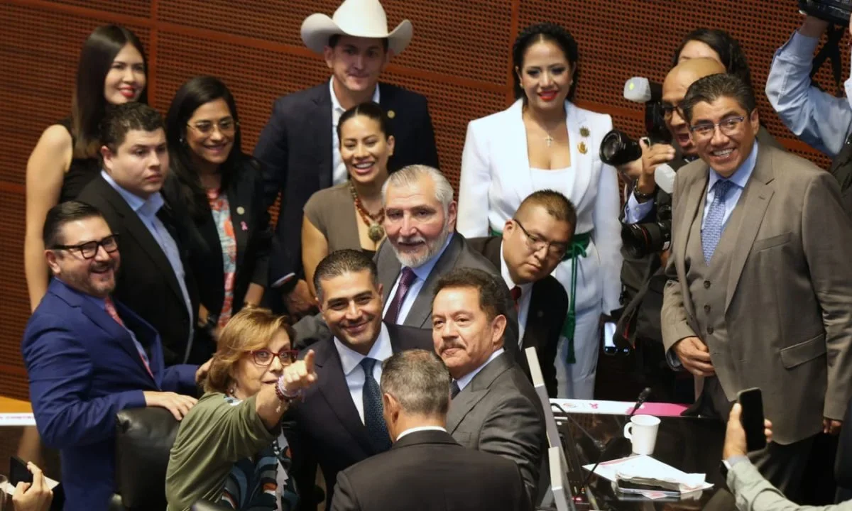 Adán Augusto López, Ignacio Mier y Alejandro Murat no prestaron atención a la comparecencia de Harfuch en el Pleno del Senado.