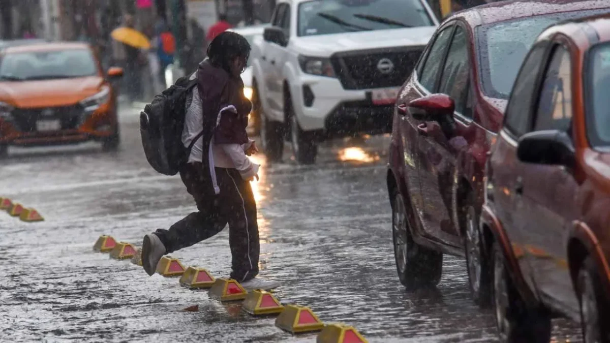 Protección Civil pidió a la ciudadanía redoblar esfuerzos de prevención, debido a que durante este fin de semana continuarán las lluvias en el país.
