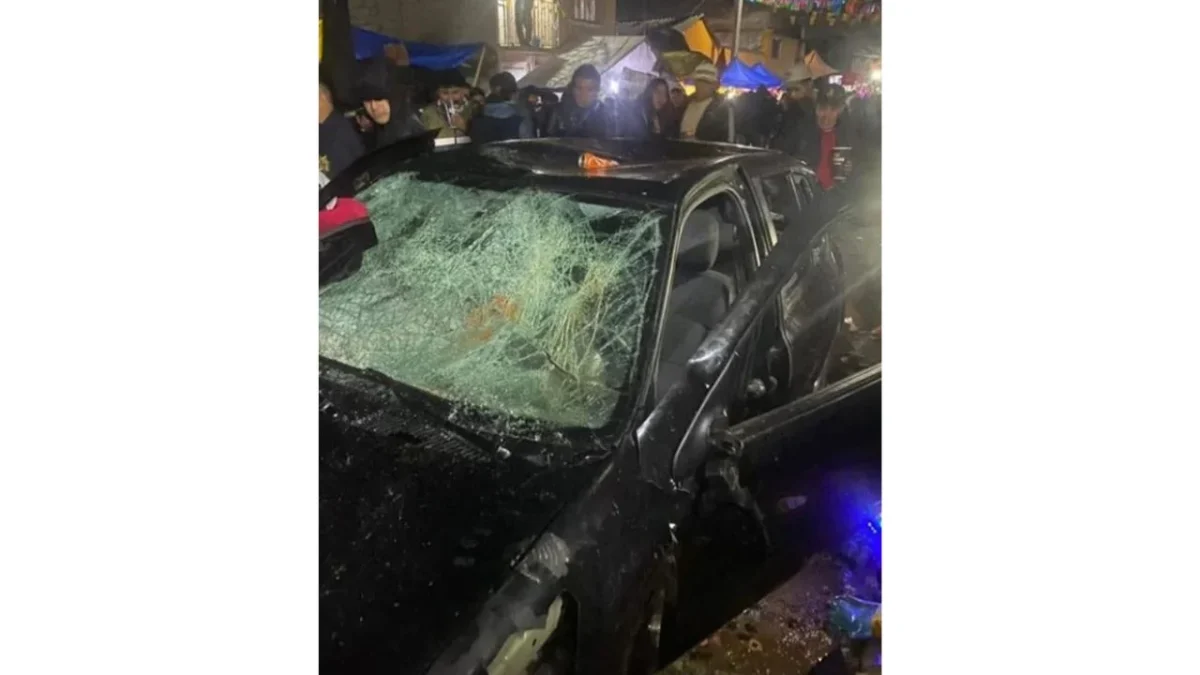 En Almoloya de Juárez, Edoméx, un conductor en presunto estado de ebridad arrolló a asistentes de la fiesta patronal de San Francisco.