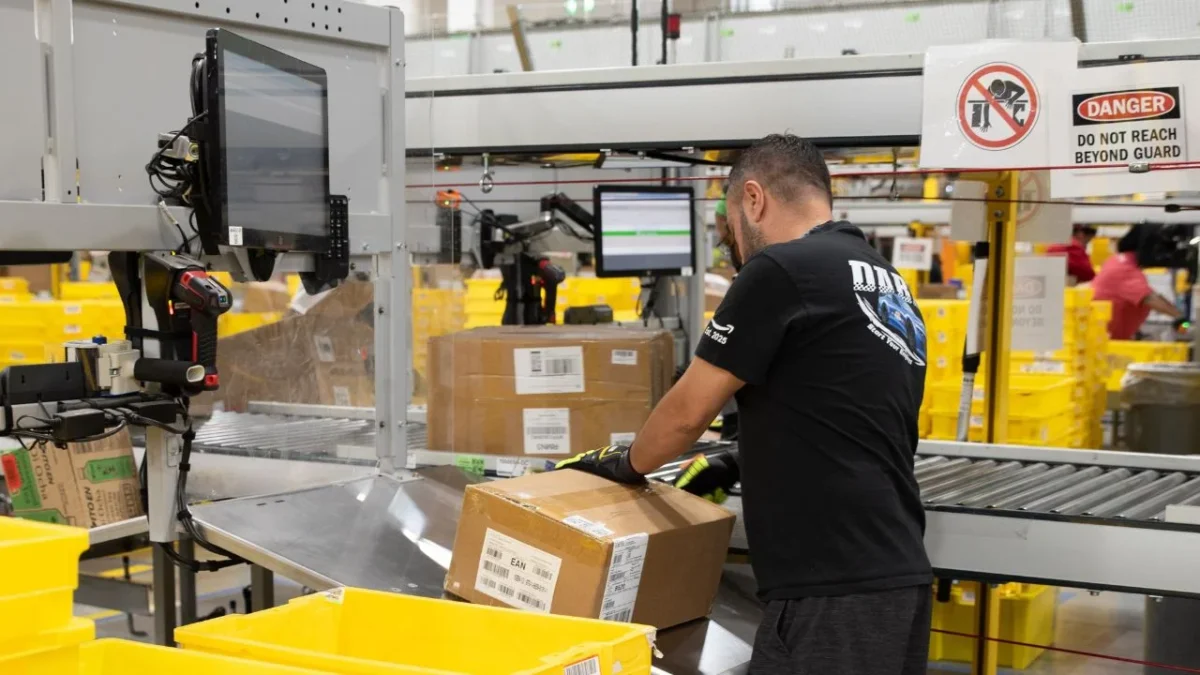 Amazon anunció que recortará 14 mil puestos de trabajo, vinculado al desarrollo de la inteligencia artificial (IA).