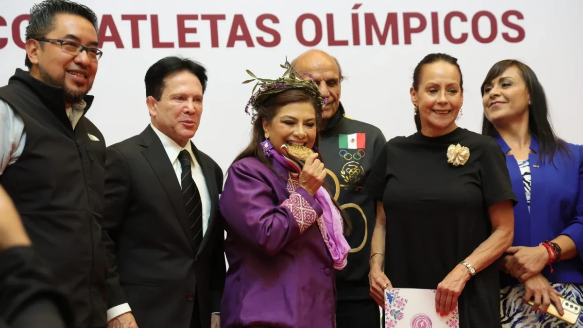 La jefa de Gobierno, Clara Brugada, entrega reconocimientos a atletas olímpicos y destaca preparación de CDMX para el Mundial.