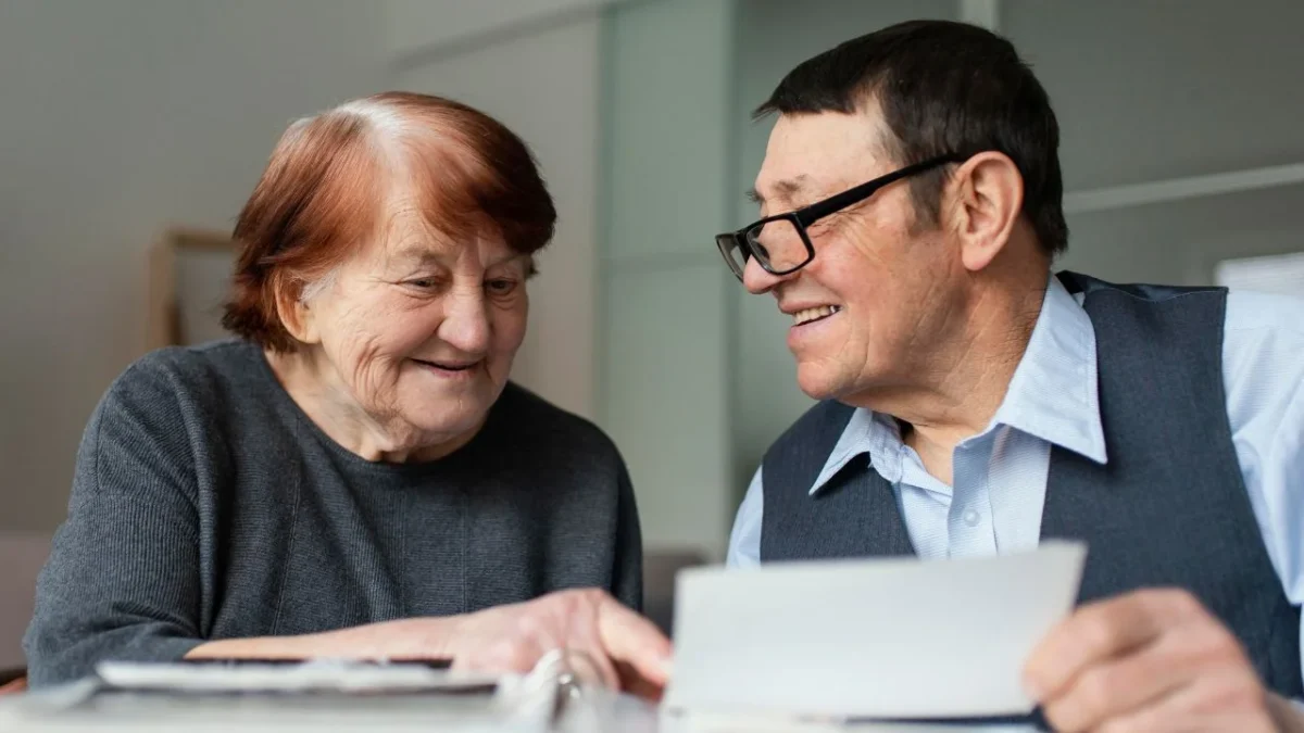 Después de los 60 años hablar de dinero puede ser complicado, pero estas recomendaciones financieras podrían ayudarte a alcanzar estabilidad.