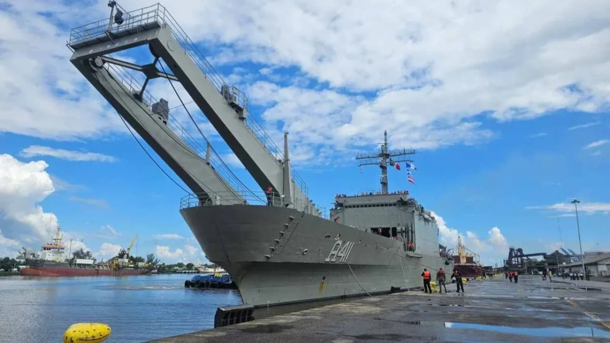 La Armada de México estableció un nuevo puente marítimo para apoyar a los damnificados en Veracruz.