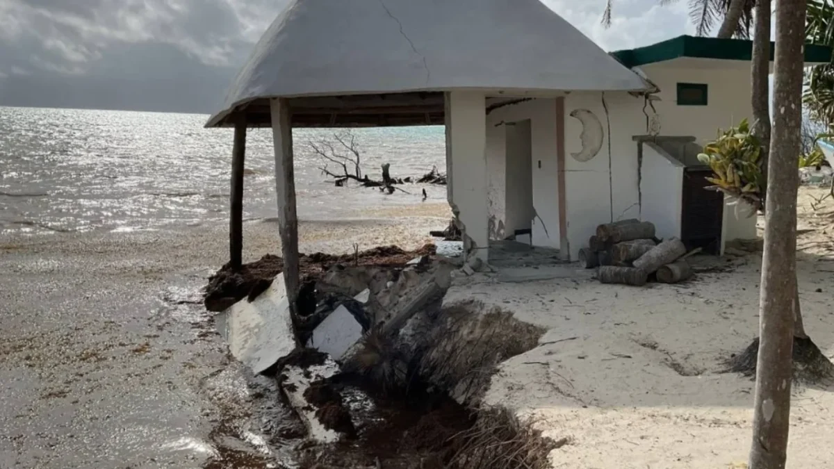 La erosión avanza en playas de Quintana Roo mientras especialistas piden soluciones integrales que fortalezcan arrecifes y ecosistemas marinos.