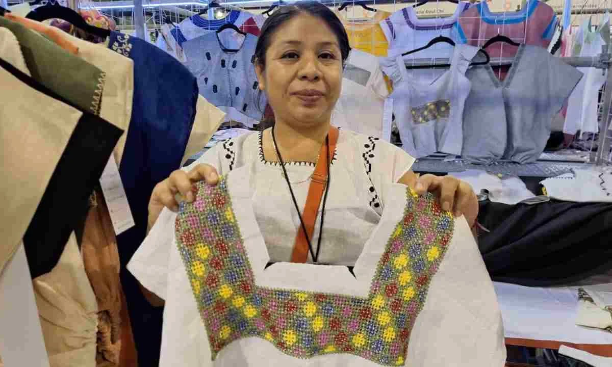 LABOR. Mujeres como Fidelia, Delia, Nidia y Florita no sólo bordan flores o grecas, sino relatos de resistencia y continuidad.