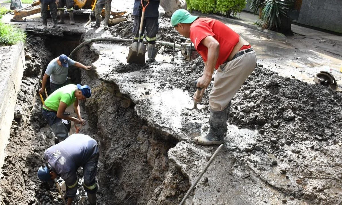 La alcaldía Benito Juárez anunció la sustitución de 90 metros de tubería en la colonia Portales, en atención a fuga de agua por ruptura.