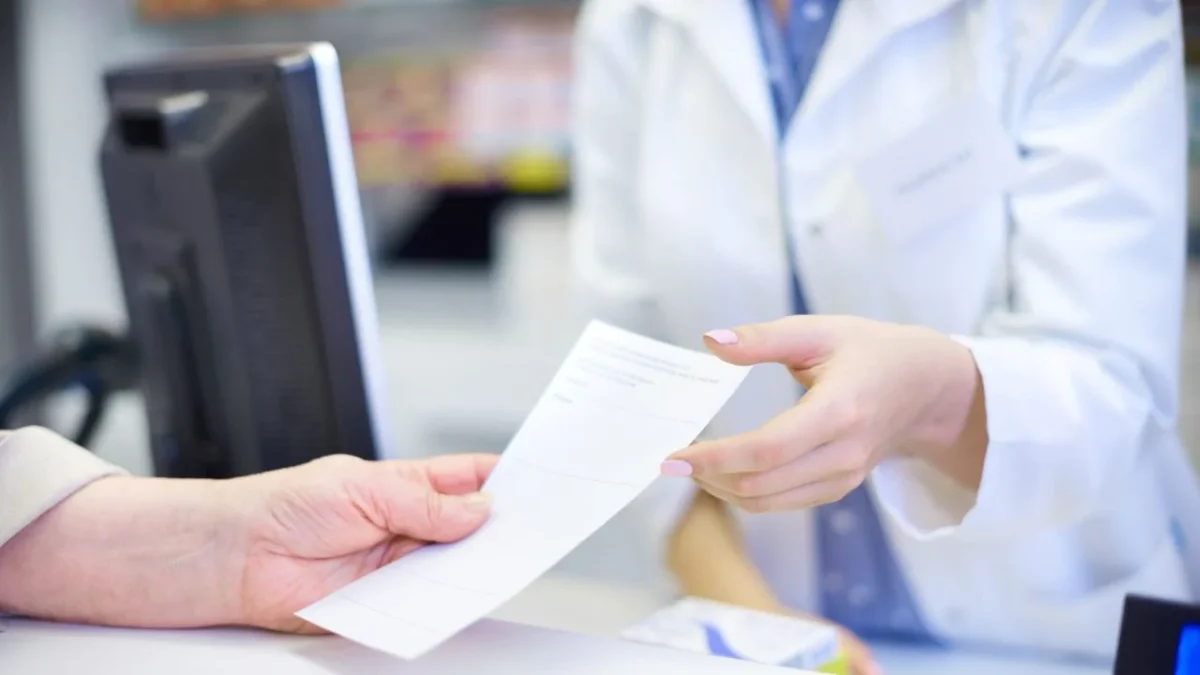 Además de los enfermeros con Licenciatura terminada, los pasantes o en servicio social podrán recetar medicamentos como los antibióticos.