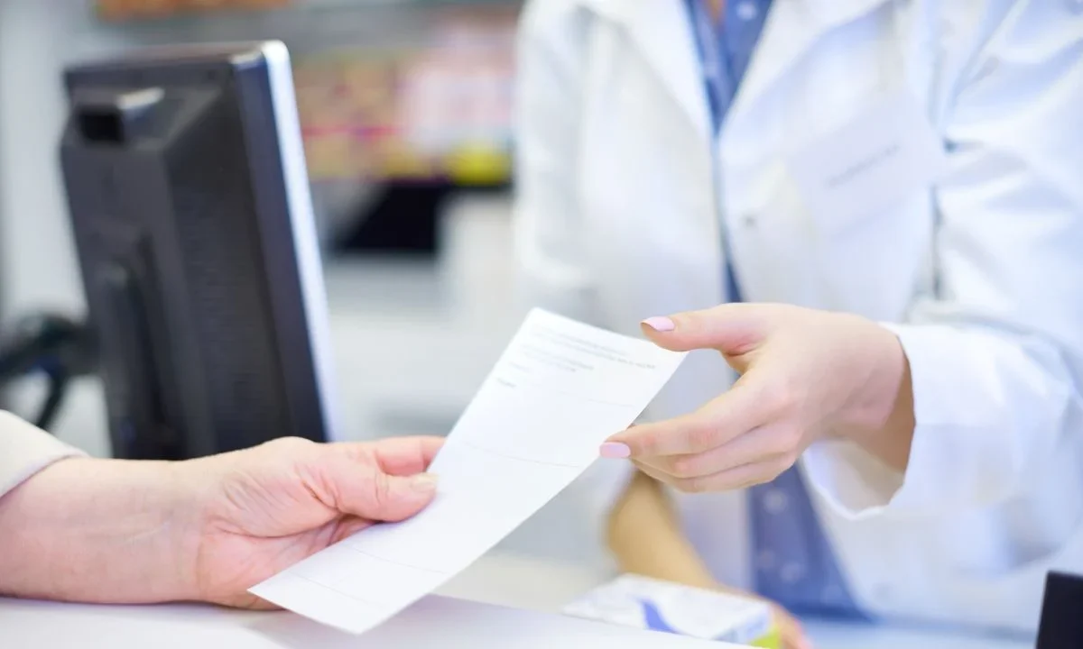 Además de los enfermeros con Licenciatura terminada, los pasantes o en servicio social podrán recetar medicamentos como los antibióticos.