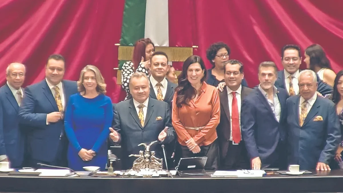 La Sonora Santanera se presentó en San Lázaro mientras los diputados votaban la reforma a la Ley Aduanera.