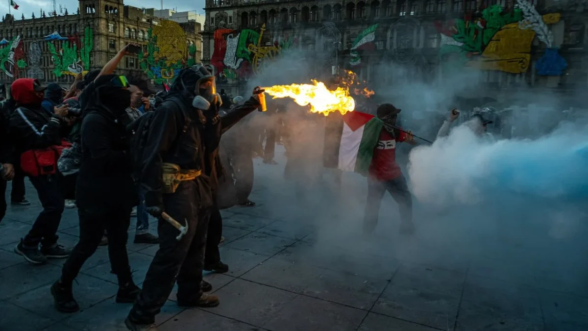 Tras su última aparición en la marcha del 2 de octubre, donde lesionaron a 94 policías, las autoridades piden investigar al Bloque Negro.