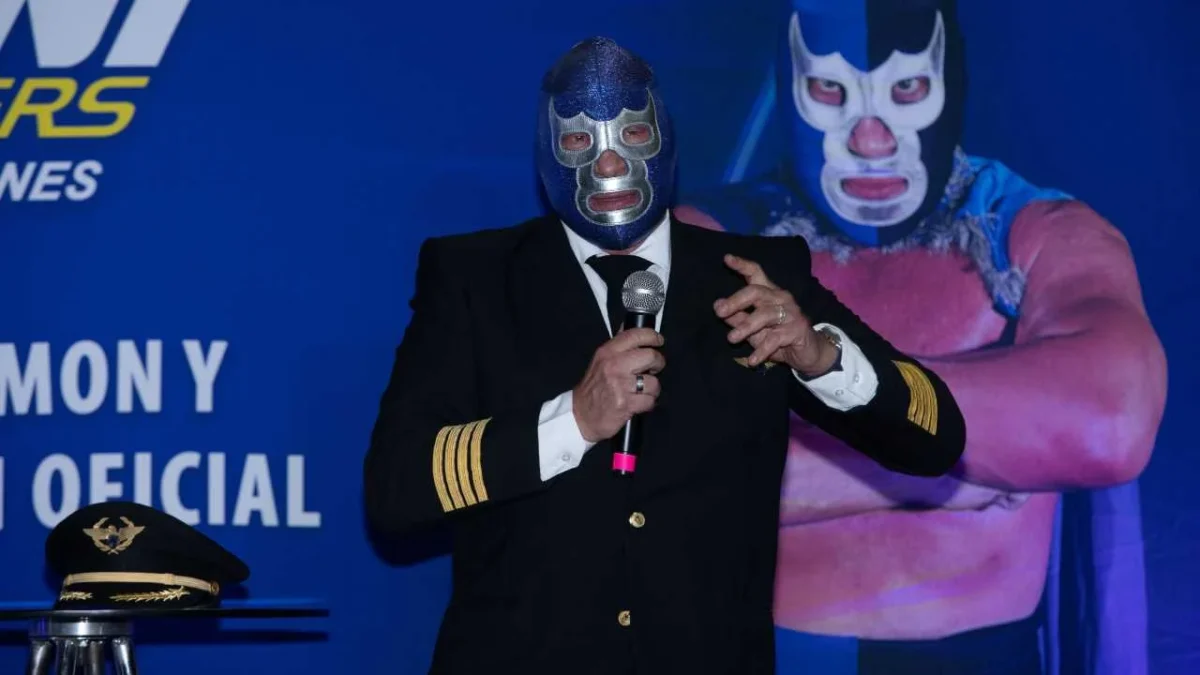 Blue Demon Jr. se encuentra en terapia intensiva luego de sufrir un accidente automovilístico durante la madrugada del lunes.