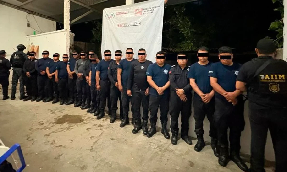 La Guardia Nacional detuvo a 16 policías de Chilón, Chiapas, que liberaron a un presunto delincuente tras ser detenido por estatales.