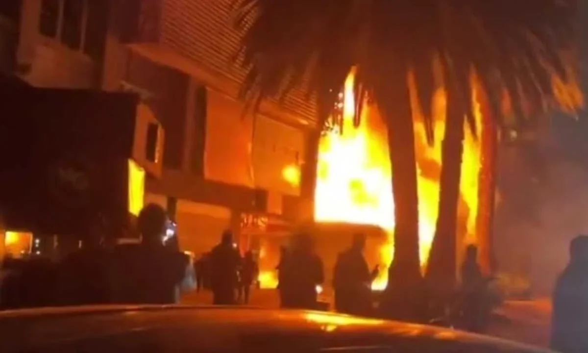 Captan el momento exacto de la explosión e incendio en el restaurante La Soldadera, en inmediaciones del Monumento a la Revolución.