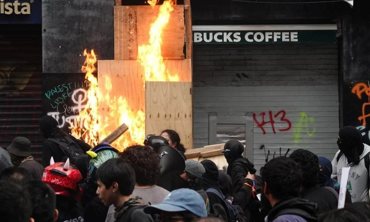 La CDMX reforzará los protocolos de marchas tras los actos de violencia registrados en la movilización del 2 de octubre, detalló Clara Brugada.