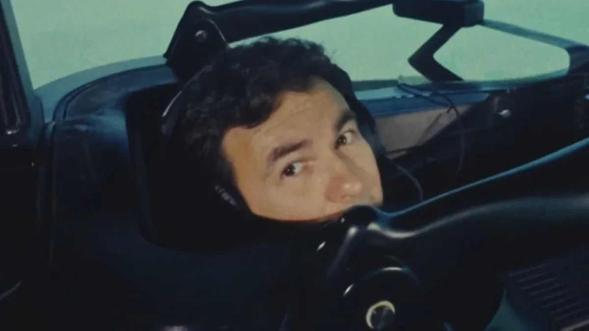 El piloto mexicano Sergio “Checo” Pérez inició labores de simulación con Cadillac, equipo con el que debutará en 2026.