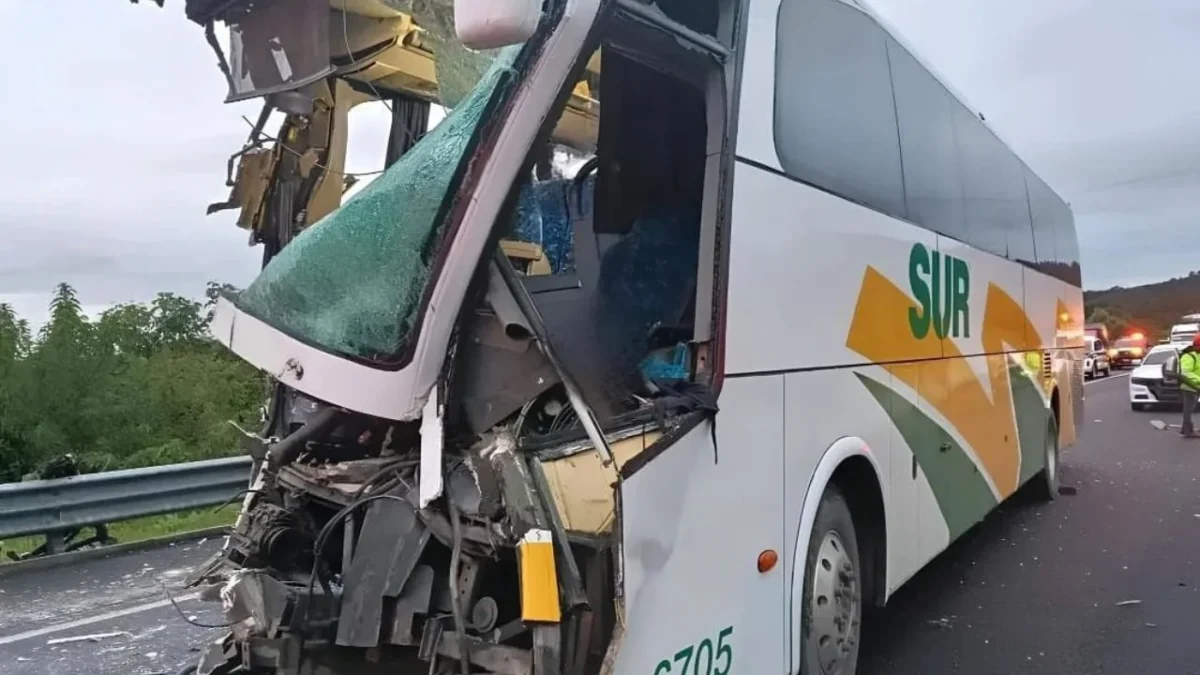 Accidente de autobús en la autopista México-Cuautla