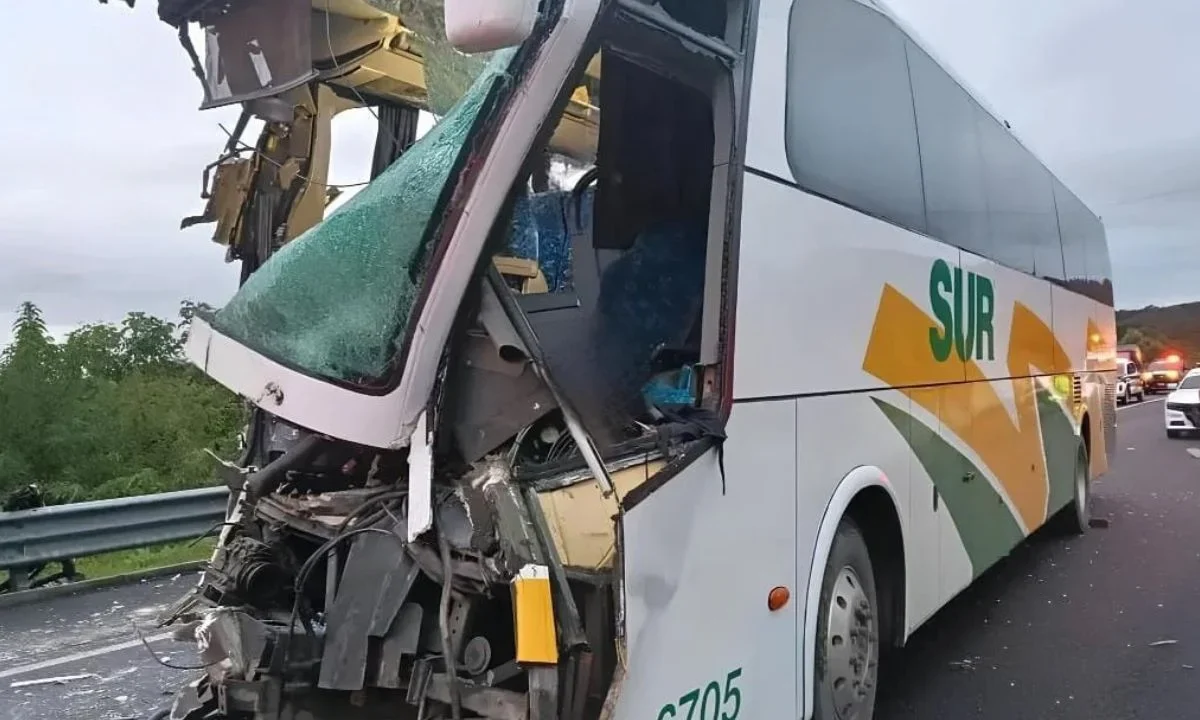 Accidente de autobús en la autopista México-Cuautla