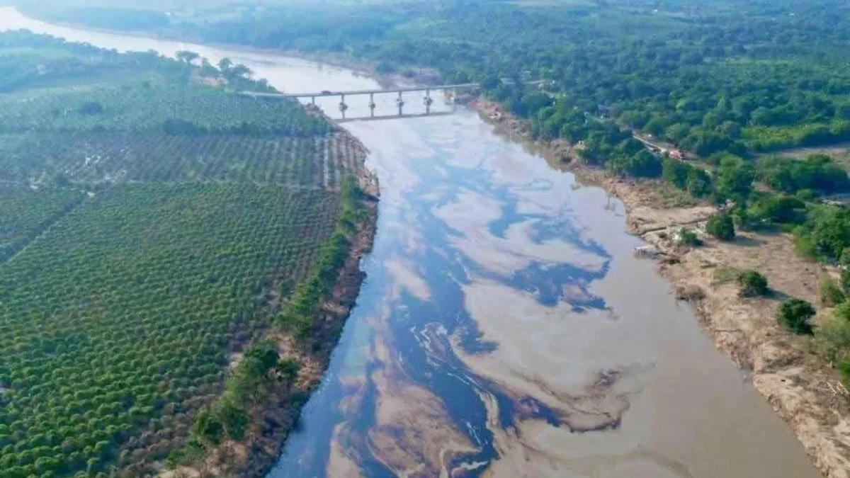 Cierran agua potable en Tuxpan por derrame de crudo en Río Pantepec, ya se investiga