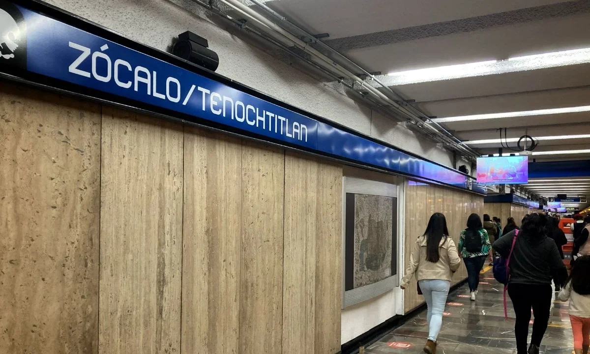 Cierran las estaciones Zócalo y Pino Suárez del Metro previo a la marcha del 2 de octubre