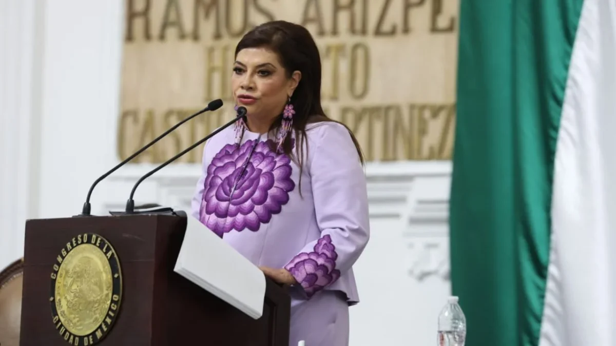 Clara Brugada, Jefa de Gobierno capitalino, entregó ante el Congreso local la iniciativa de Ley de Cuidados de la CDMX.