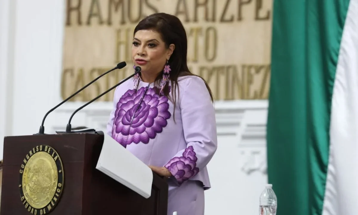 Clara Brugada, Jefa de Gobierno capitalino, entregó ante el Congreso local la iniciativa de Ley de Cuidados de la CDMX.