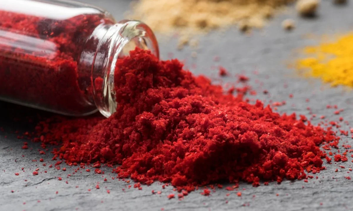 Tras una serie de investigaciones, la Cofepris determinó que prohibirá el uso del colorante Rojo 3 en México, en un plazo de 24 meses.