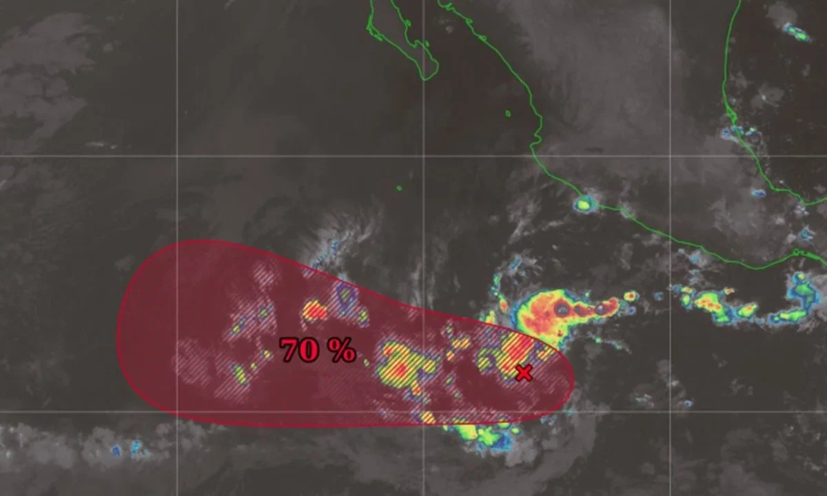 El SMN indicó que la zona de baja presión que se desplaza por el Pacífico evoluciona con rapidez para convertirse en tormenta tropical Sonia.