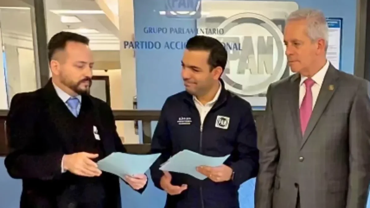 El Dr. Raúl Tortolero, líder del Consejo Nacional de Nueva Derecha, encabezó la presentación de la iniciativa contra la cristianofobia.