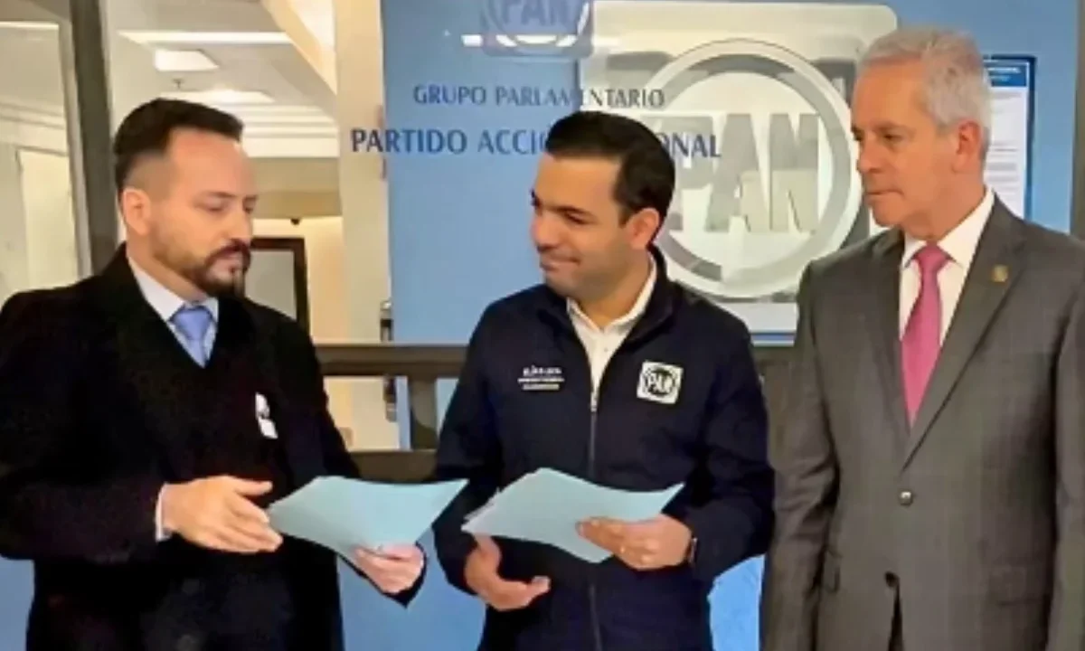 El Dr. Raúl Tortolero, líder del Consejo Nacional de Nueva Derecha, encabezó la presentación de la iniciativa contra la cristianofobia.