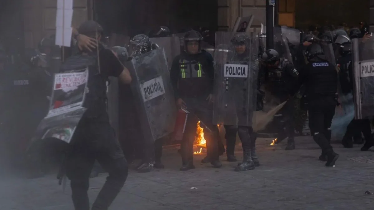 Representantes de medios de comunicación denunciaron agresiones de policías a fotoreporteros en marcha del 2 de octubre.