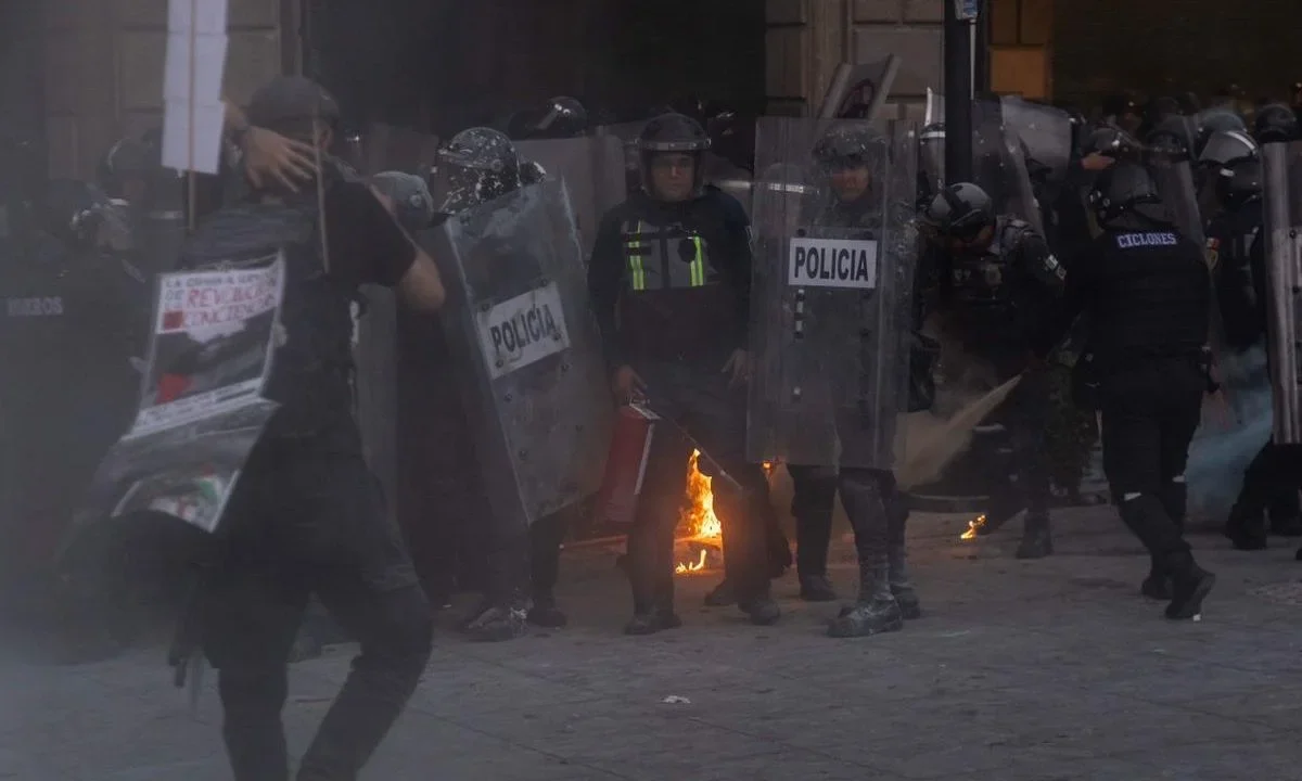 Representantes de medios de comunicación denunciaron agresiones de policías a fotoreporteros en marcha del 2 de octubre.